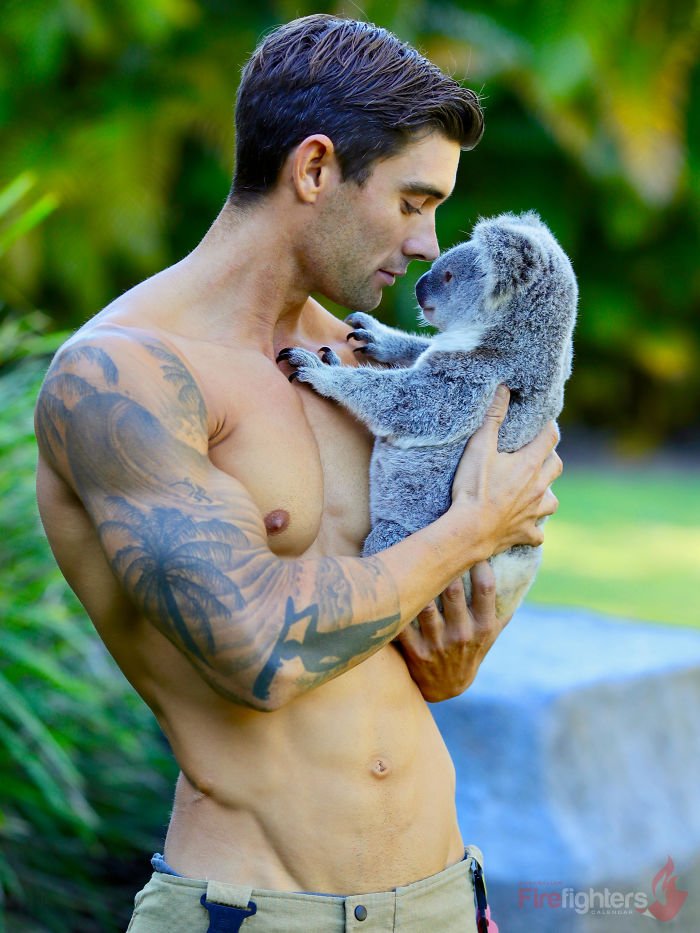 Este calendário de bombeiros com bichinhos é sensual e fofo ao mesmo tempo