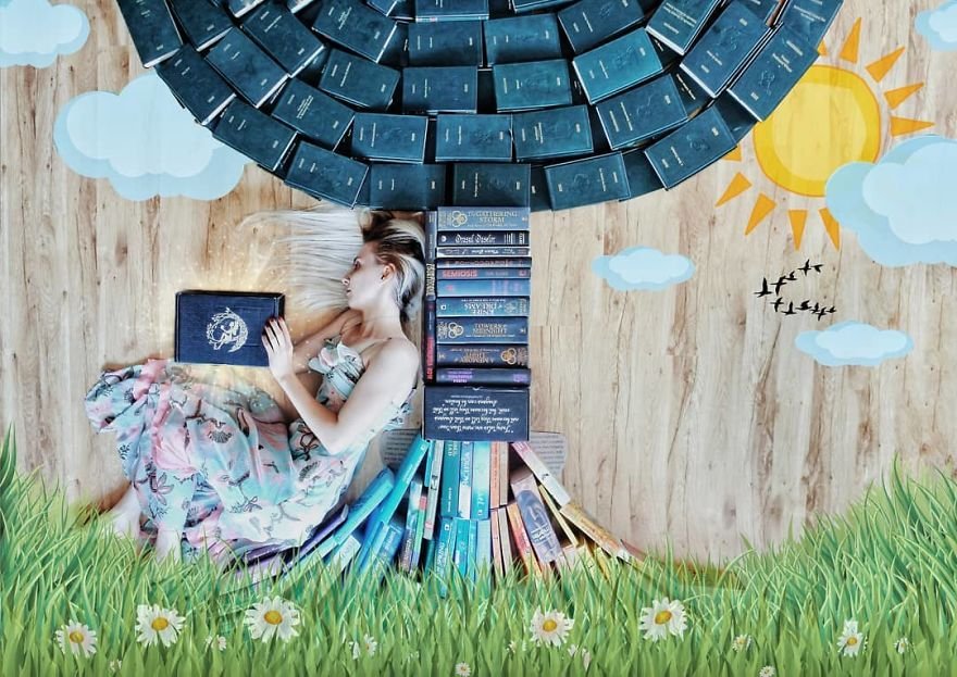 Esta moça transforma os livros de sua biblioteca em Arte