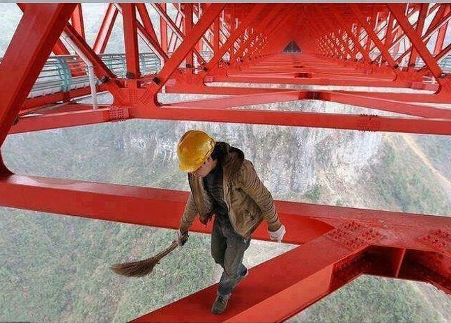 Homem em ponte