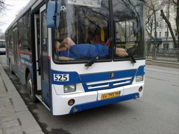 Motorista de ônibus dormindo