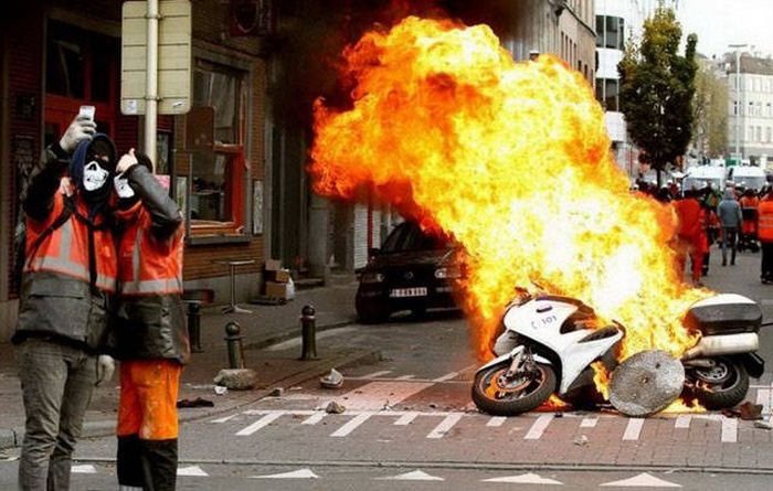 Moto em chamas