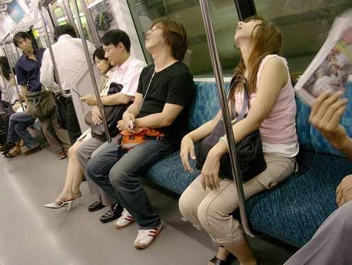 Dormindo no metrô