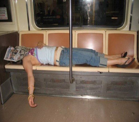 Dormindo no metrô
