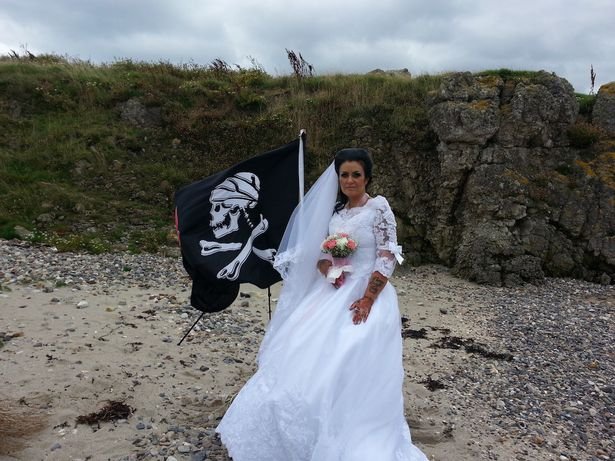 Mulher vestida de noiva