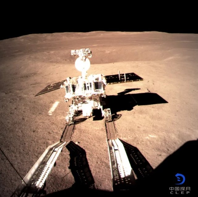 China divulga primeiras fotos tiradas no lado oculto da Lua