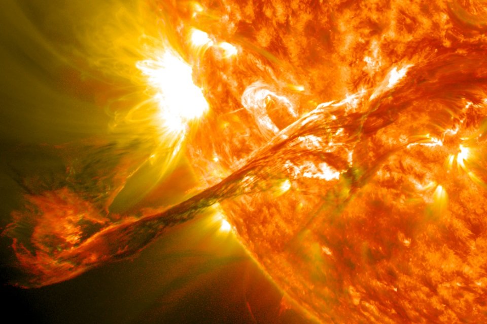 Imagem de Descoberta explicaria razão de corona ser mais quente que superfície do Sol no megacurioso