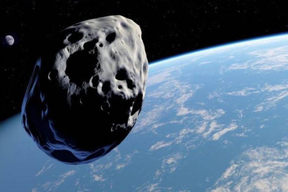 Imagem de Superlua da minhoca coincide com passagem de asteroide raro no megacurioso