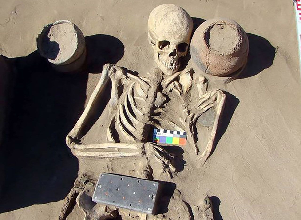 Imagem de "iPhone" de mais de 2 mil anos é encontrado por arqueólogos no megacurioso