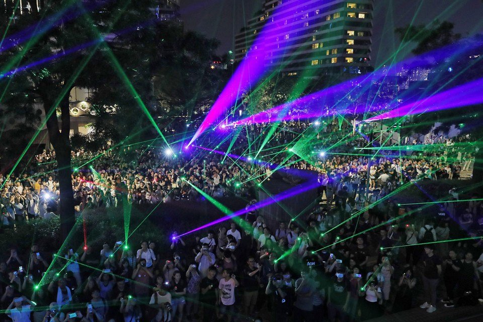Da ficção para as ruas: manifestantes usam 'armas laser' contra polícia