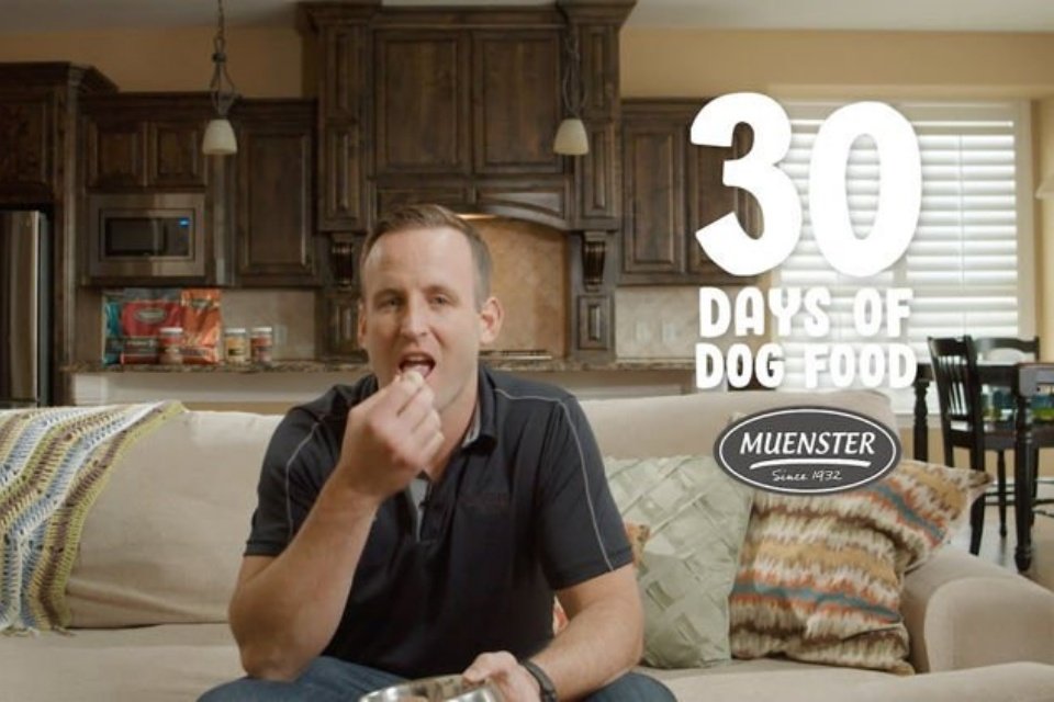 Imagem de Homem se alimenta apenas com comida de cachorro por 30 dias no megacurioso