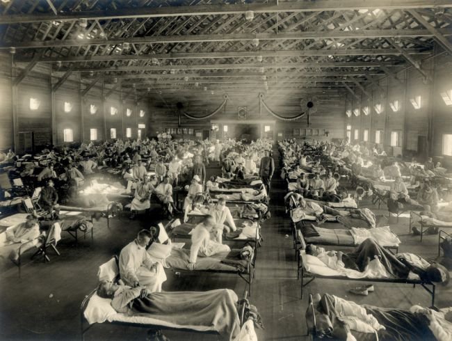 Hospital emergencial durante a pandemia no Campo Funston, Kansas, Estados Unidos. (Fonte: Museu Nacional de Saúde e Medicina/Reprodução)