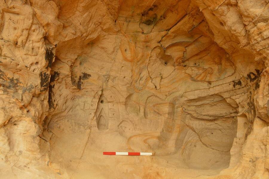 Caverna encontrada por trabalhadores ferroviária escondia Santuário construído no século XIV