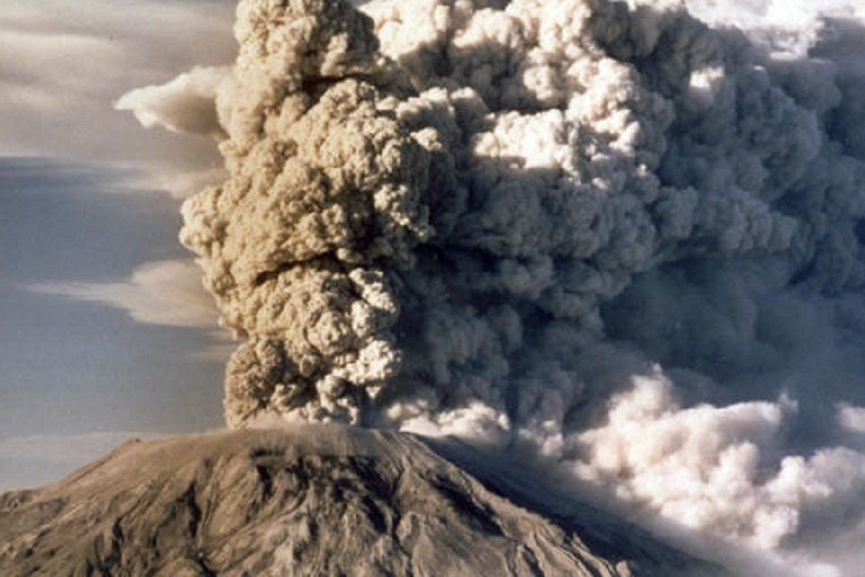 Imagem de 40 anos depois: relembre a erupção violenta do Monte Santa Helena no megacurioso