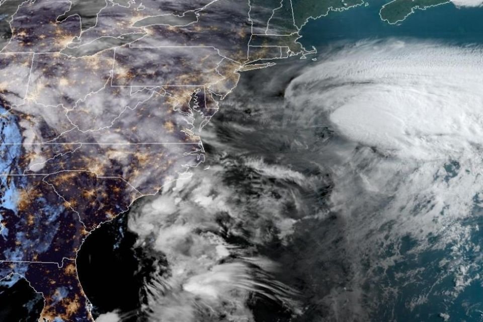 Imagem de Satélites registram a 1ª tempestade tropical da temporada nos EUA no megacurioso