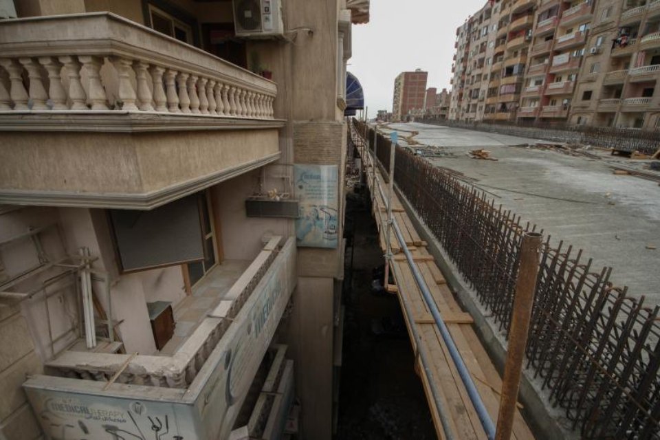 Imagem de Ponte construída a centímetros de prédio incomoda egípcios locais no megacurioso