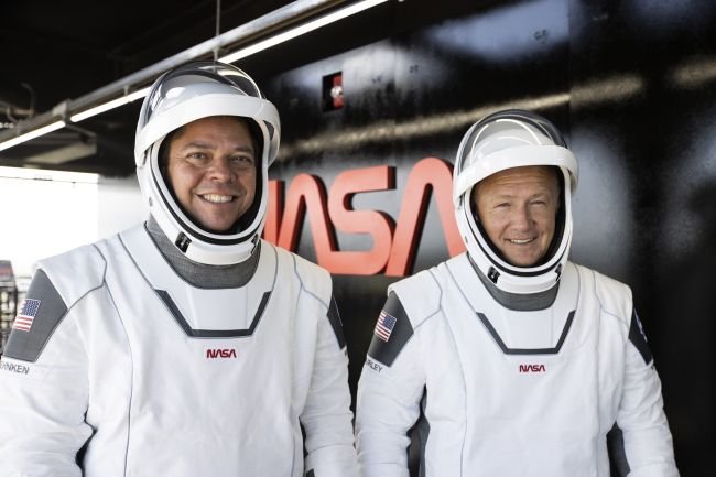 Dois astronautas estarão a bordo da Crew Dragon.