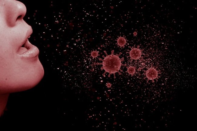 O espirro pode espalhar gotículas contaminadas pelo coronavírus por vários metros.