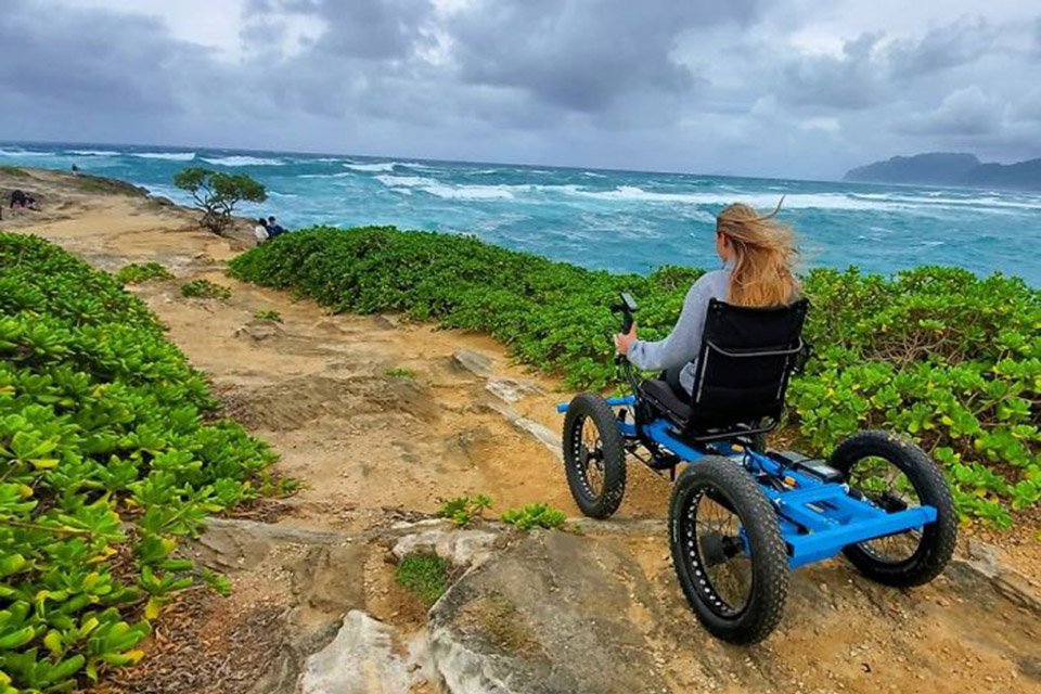 Imagem de Cadeira de rodas "off-road" leva casal aos mais desafiadores terrenos no megacurioso