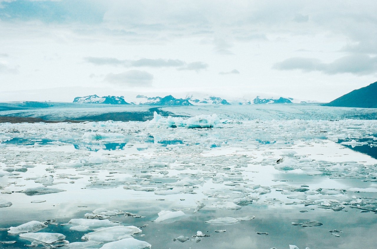O derretimento de neve e geleiras são questões preocupantes do aquecimento global. (Fonte: Pexels)
