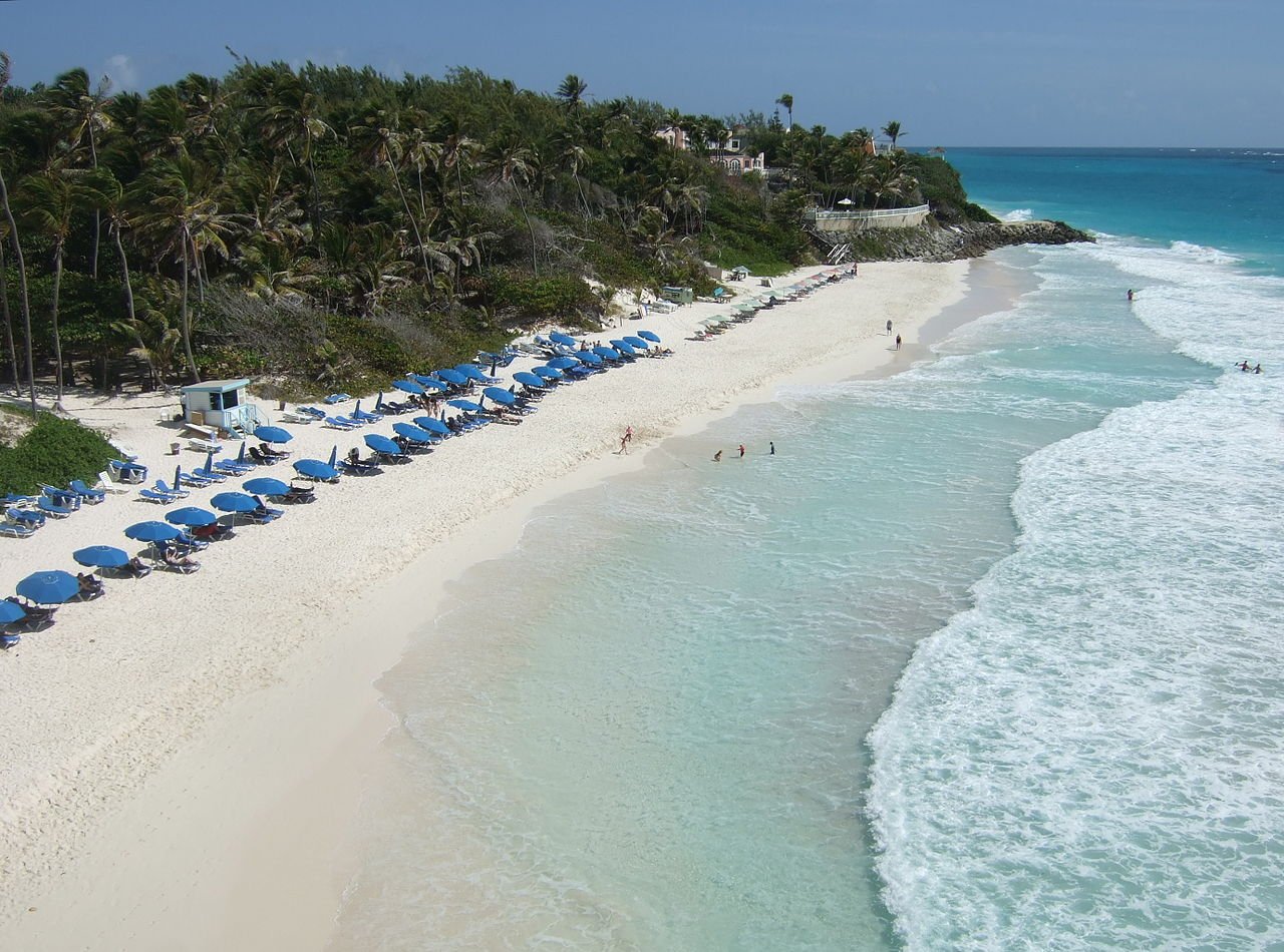 Barbados têm muitas praias paradisíacas, com praias brancas e águas límpidas (Fonte: Wikimedia Commons)