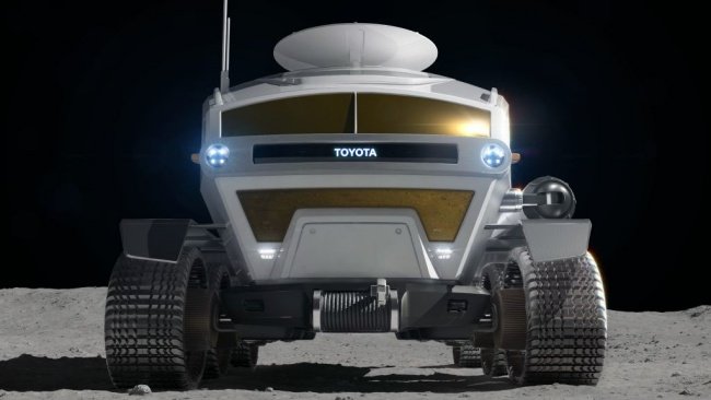 O protótipo do rover lunar, já desenvolvido pela Toyota em parceria com a JAXA, pode passar por algumas modificações para atender à NASA.