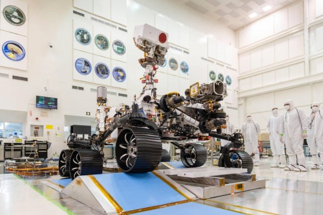 Este é o rover Perseverance, que chegará a Marte em fevereiro de 2021.