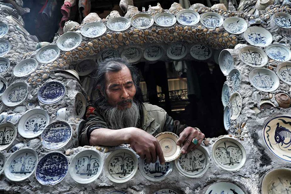 Imagem de Homem vietnamita decora sua casa com 10 mil pratos de porcelana no megacurioso