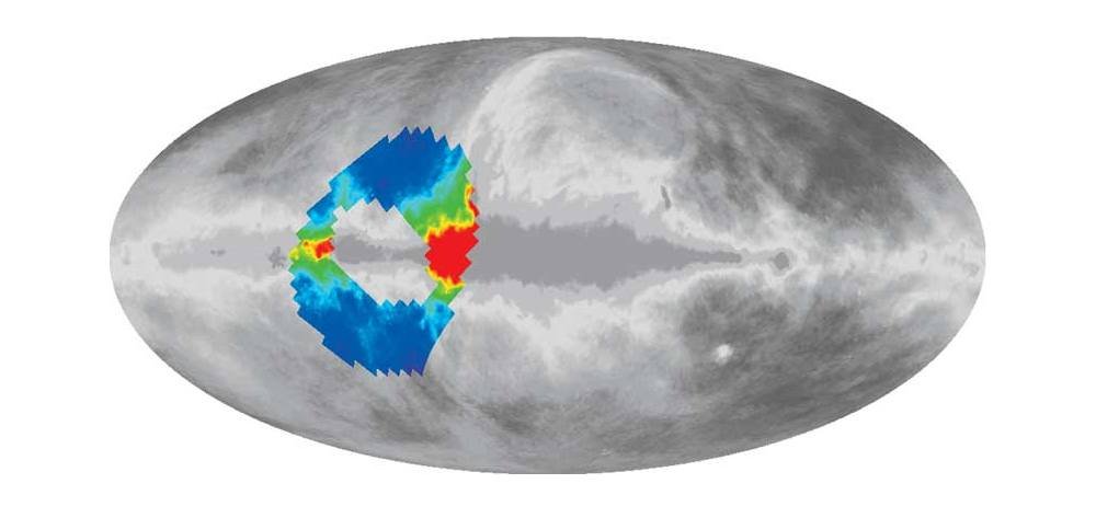 O ARCADE visualizou apenas 7% do céu, a parte colorida neste mapa de radiação do Universo (a Via Láctea atravessa o centro da imagem).