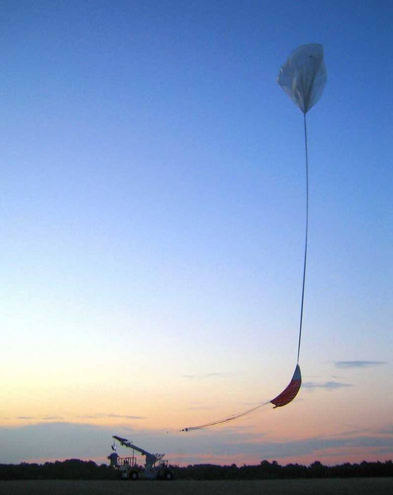 O ARCADE levanta voo rumo à estratosfera, em julho de 2006.