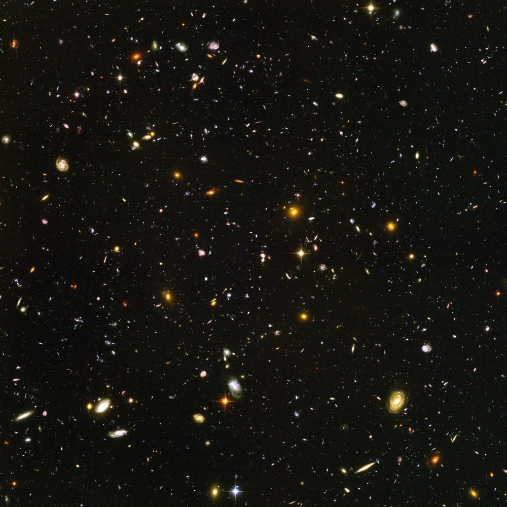 O Campo Ultraprofundo do Hubble, contendo cerca de dez mil galáxias (as vermelhas, mais jovens e formadas após o Big Bang) a 13 milhões de anos-luz; são elas que os astrônomos agora querem ouvir.