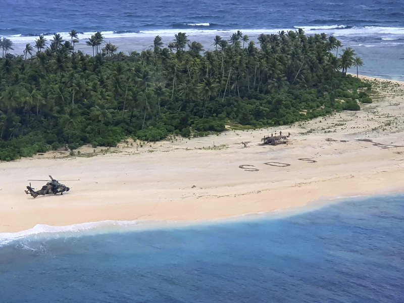 O sinal SOS na praia foi decisivo para o resgate. (Fonte: Australian Defence Force)