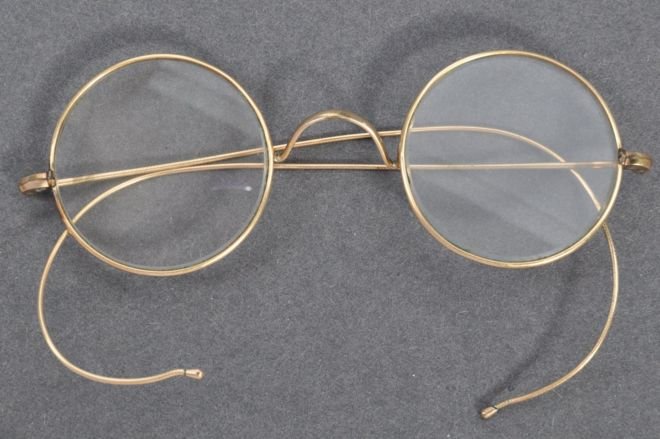 Considera-se que estes foram uns dos primeiros óculos de Gandhi. (Fonte: East Bristol Auctions)