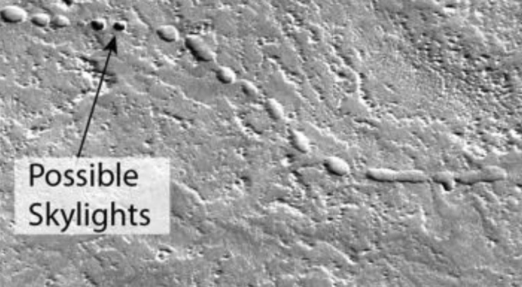 Possível claraboia em tubo de lava localizado em Marte (Fonte: NASA)