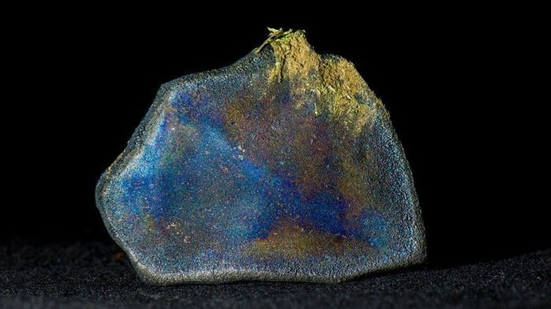 O meteorito estudado possui cerca de 1 kg e atravessou o telhado de uma casa. Ele foi analisado ainda no local e estima-se que tenha mais de 4,5 bilhões de anos. (Fonte: Arizona State University)