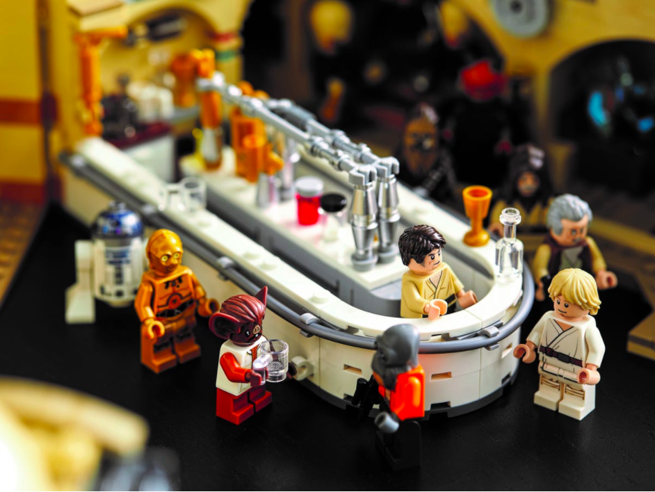 O conjunto vem com o bar, para seus humanos e aliens tomarem uma (os droids não, eles ficam de fora...) (Fonte: LEGO/Divulgação)