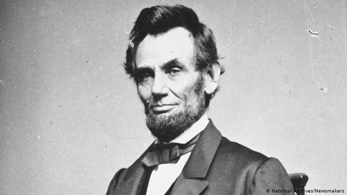 Imagem de Fios de cabelo de Abraham Lincoln são vendidos por US$ 80 mil no megacurioso