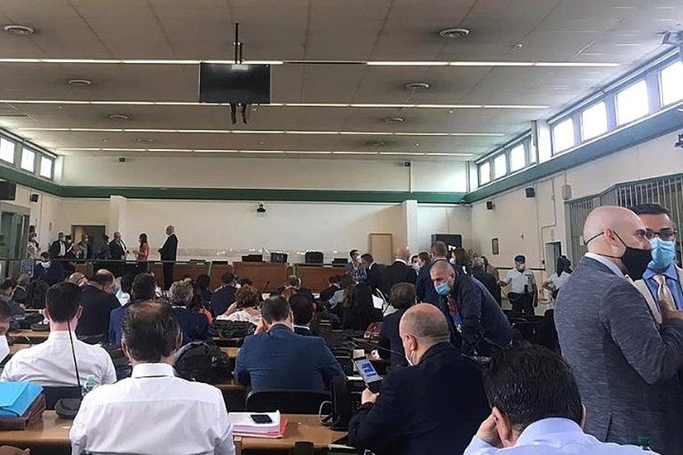 Imagem de Julgamento da máfia italiana leva 6 horas para ler nomes dos acusados no megacurioso