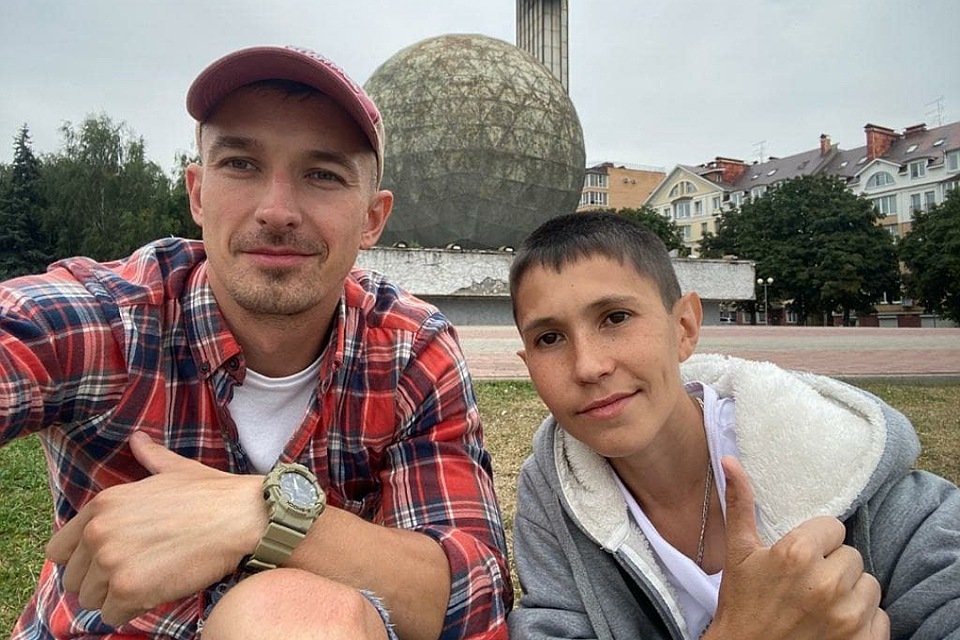 Imagem de Homem de 32 anos parece ser uma criança e viraliza na internet no megacurioso
