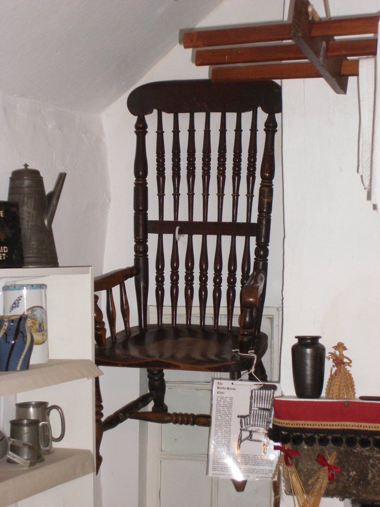 A famosa cadeira de Busby no museu. (Fonte: Seeks Ghosts/Reprodução)