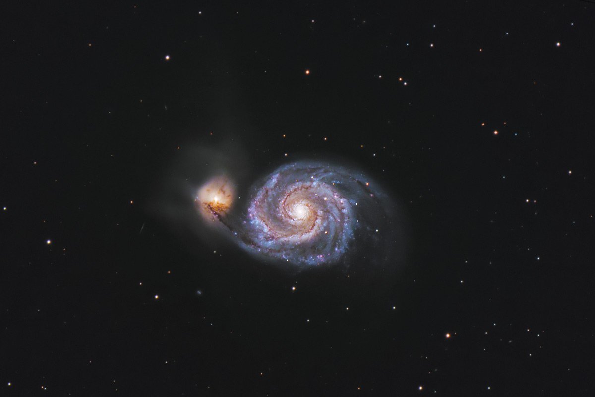 M51, galáxia na qual o sistema binário e o M51-ULS-1b se encontram.