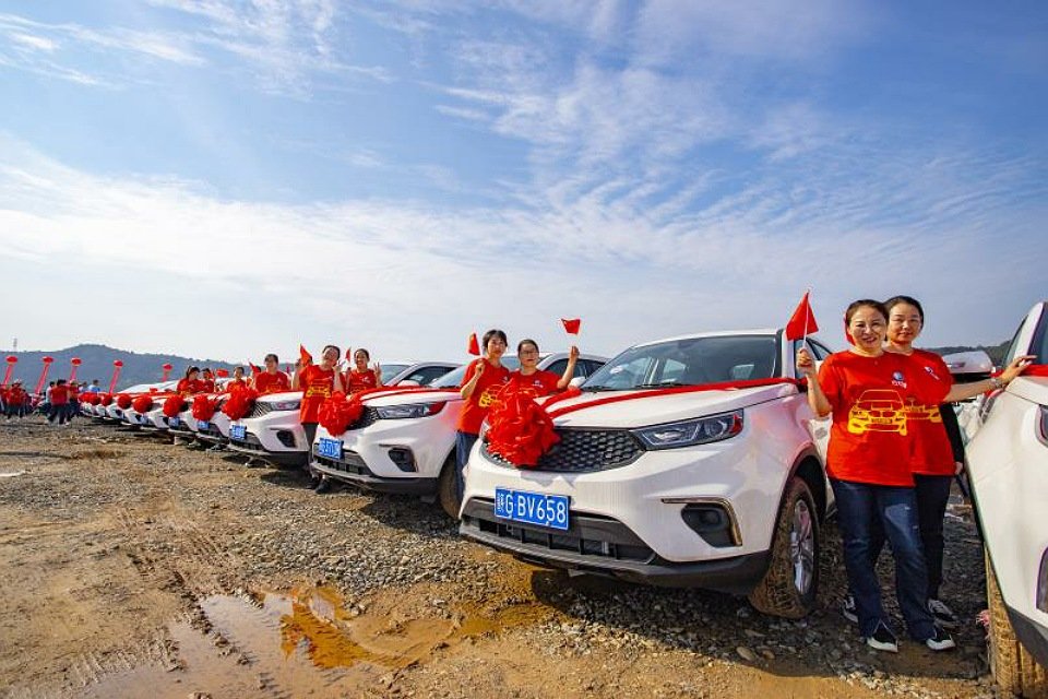 Imagem de Empresa dá 4 mil carros para funcionários que bateram metas no megacurioso