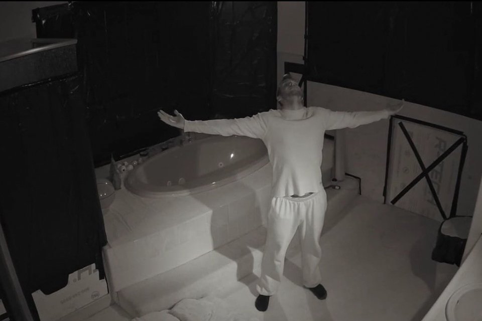 Imagem de Rich Alati se confinou em um banheiro para receber uma fortuna no megacurioso
