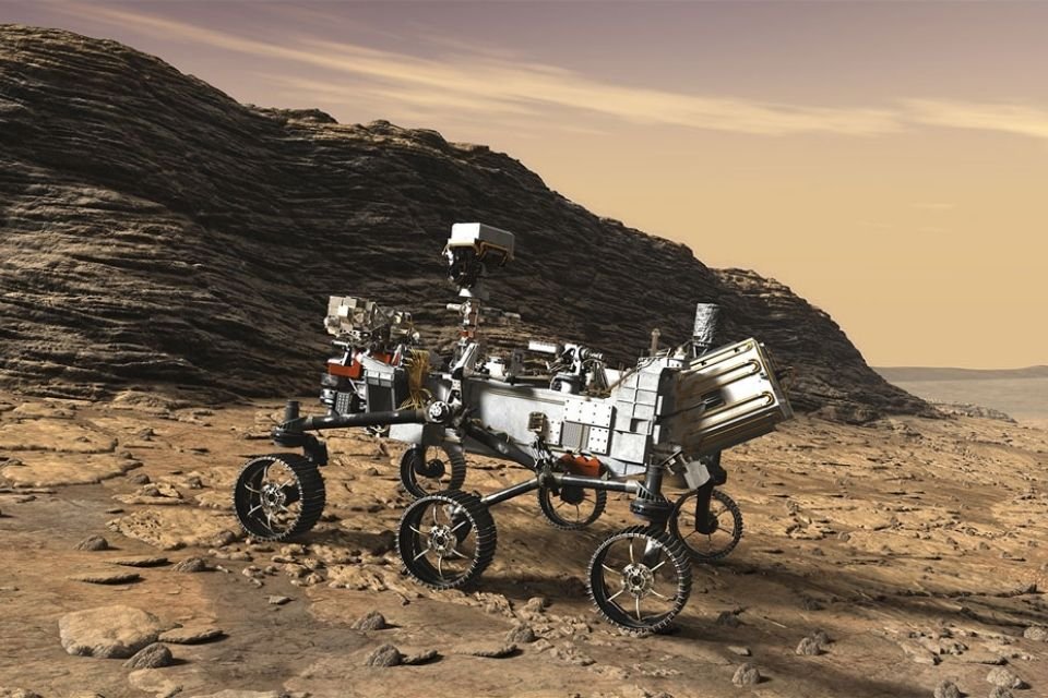 Perseverance sobe um afloramento: sinais de vida antiga em Marte poderão ser preservados em camadas de rochas como as mostradas nesta ilustração.