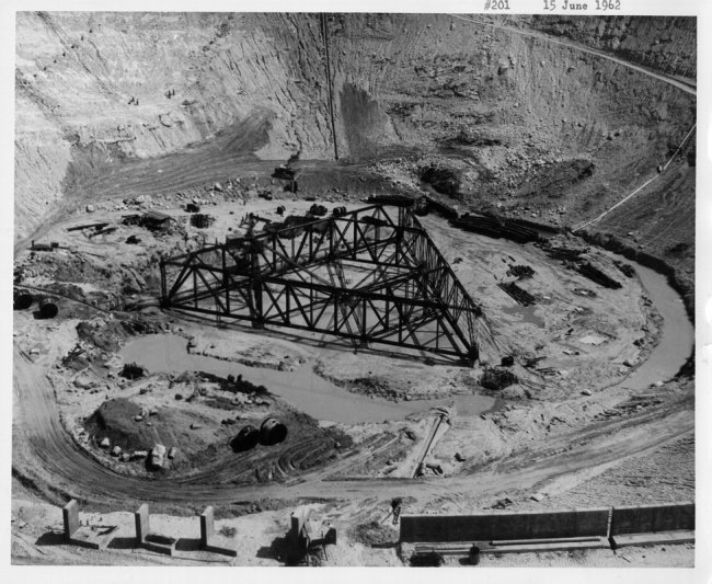 Construção da estrutura, em 1962. (Fonte: Universidade da Flórida Central/Divulgação)