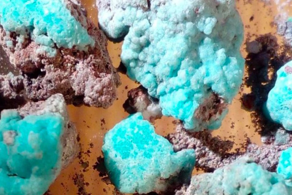 Imagem de Mineral forjado em vulcão pode permitir criação de baterias de sódio no megacurioso
