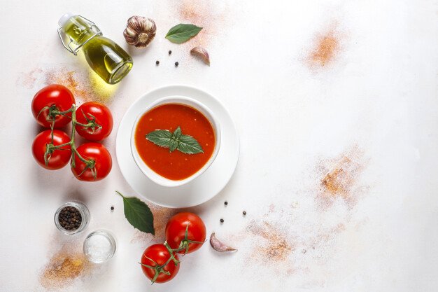 Há muitas preparações para fazer utilizando o tomate, exemplo: sopa de tomate.