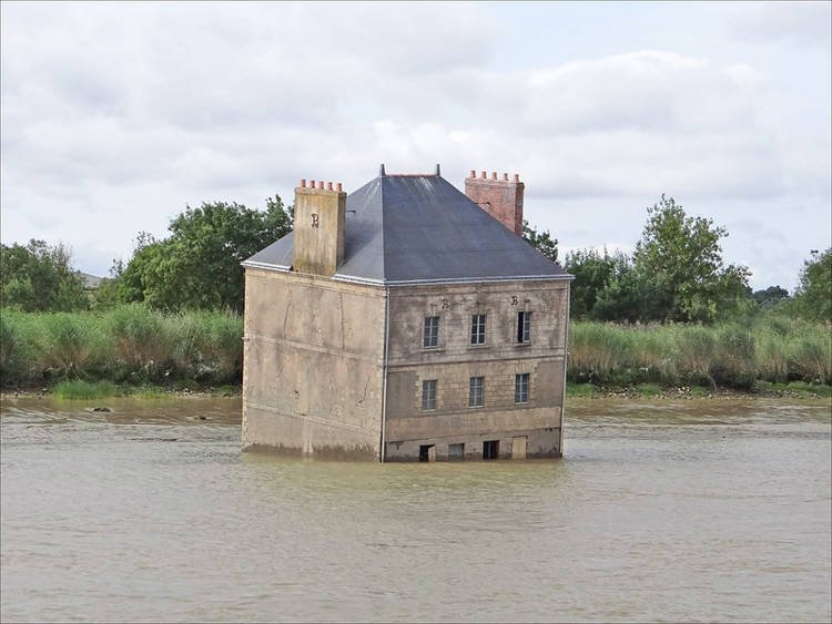 A casa do Loire está presa no fundo do rio 