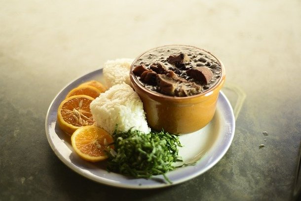 Laranja servida com a feijoada