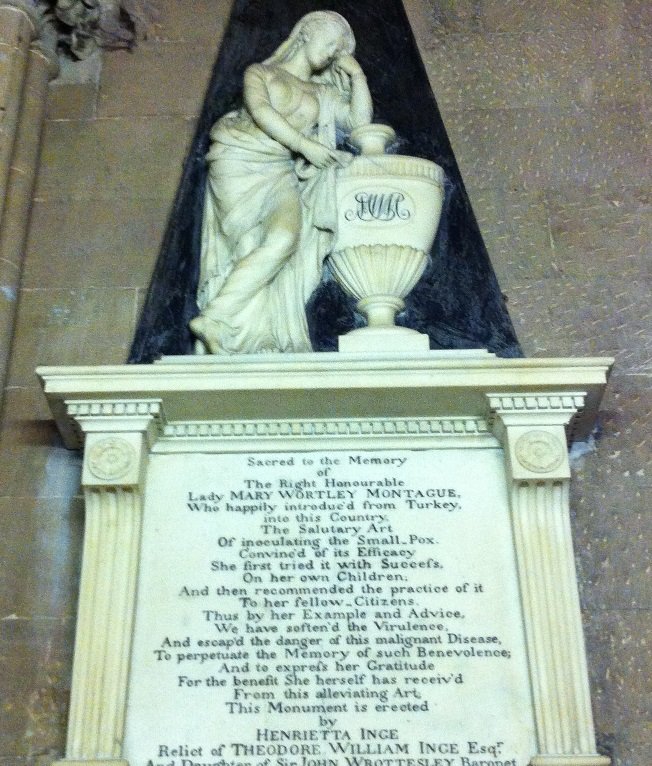 Um memorial em sua homenagem na catedral de Lichfield, em Staffordshire.