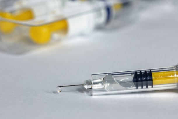 Vacina é única forma de criar resposta imunológica sem contato direto com agente patológico. (Fonte: Pixabay)